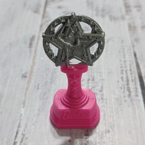 Barbie Silver Star Turnerin 1. Platz Trophäe 2" Mini Figur rosa - Bild 1 von 5