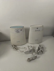 Orbi RBR40 and RBS40 Tri-Band WiFi Router with 1 Satellite Extender Mesh System - Afbeelding 1 van 6