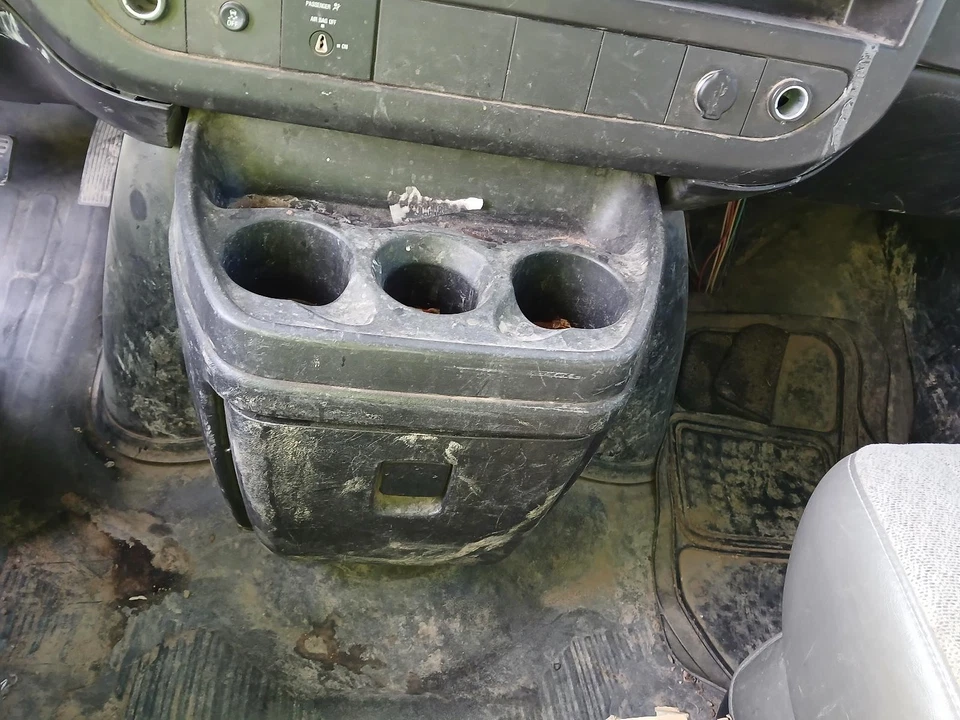 Used Front Lower Center Console fits: 2013 Chevrolet Express 2500 van floor w/st Foto 1 de 4