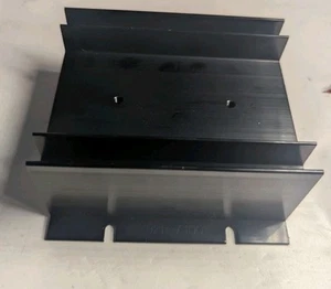 NEW GENUINE OMRON Y92B-A100 HEAT SINK - Afbeelding 1 van 8