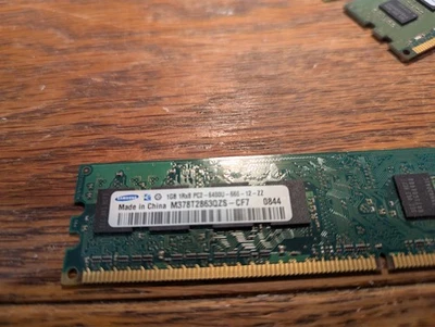 Samsung 1GB 1RX8 PC2-6400U-666-12-ZZ  M378T2863QZS-CF7 0844 - Image 1 of 2