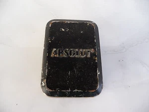 Absolut vodka pequeña caja de hojalata negra arañazos y óxido usado raro - Imagen 1 de 6