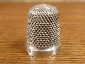 Un bonito dedal antiguo Henry Griffith plata con sello Birmingham 1924 - Imagen 1 de 1