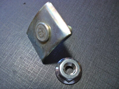 1pc rear quarter belt moulding clip for 1951 1952 1953 Buick Pontiac Oldsmobile  - Image 1 of 4