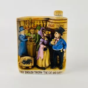 Frasco de cerámica vintage 1975 Haas Bros Early English Tavern "The Cat And Barrel" - Imagen 1 de 5