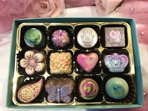 Luxury Artisan Belgian Chocolates Handmade Gift Box Of 12 - Truffles Soft Fudge - Picture 1 of 8
