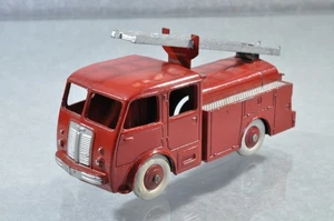 BG811 Dinky Toys France #32E Fourgon Incendie Premier Secours Berliet B-/- - Picture 1 of 3