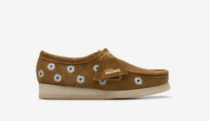 Sz 8 - Women's Clarks Wallabee 'Dark Olive Embroidery' 26176529 - Picture 1 of 6