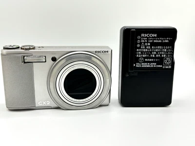 [Near Mint] Ricoh CX2 9.2MP 10.7x Wide Angle Zoom Digital Camera - silver  Japan - Image 1 of 4