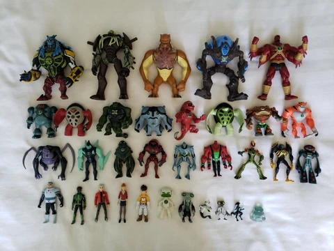 Ben 10 Action Figures Lot of 29 (includes Albedo & Gwen) + 4 Minifigs Cover