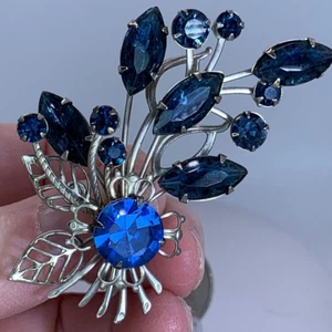 Flower Bouquet Blue Rhinestones 1930s Vintage Silver Brooch Pin M-3874 - Picture 1 of 4