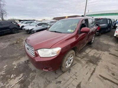 Used Washer Fluid Reservoir fits: 2010 Toyota Highlander  Grade A - Image 1 of 4