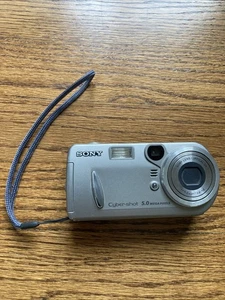 Sony Cyber-shot Camera 5MP DSC-P92, Untested - Picture 1 of 3