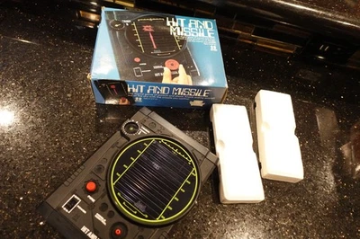 Videojuego de mesa electrónico portátil vintage TOMY HIT & MISIL A8 LEER Foto 1 de 4