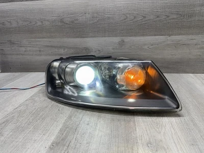 2006 2007 Volkswagen Touareg Headlight HID Xenon Adaptive Passenger RH OEM ((11) - Image 1 of 4