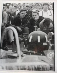 Indianápolis 500 1966 Graham Hill #24 Car Indy 500 Ganador Periódico Foto RARA - - Imagen 1 de 1