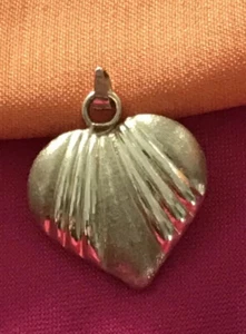 14k Yellow Gold Heart lines Pendant Charm ~ Size 15mm Fine Jewelry 1/2โ - Picture 1 of 13
