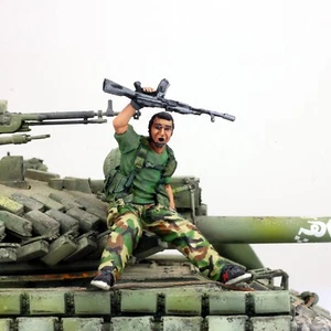 PreSale ProPainted 1:35 Syrian warrior tank Rider #1 - Picture 1 of 5