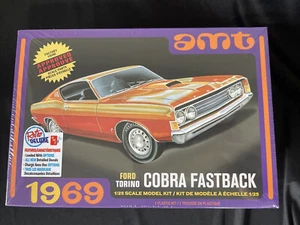 Model Kit 1969 Ford Torino Cobra Fastback 3n1 Kit AMT Retro Deluxe Edition 1:25 - Picture 1 of 6