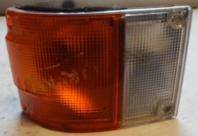 LUZ/LÁMPARA INDICADORA DELANTERA DERECHA NISSAN CARAVAN OS 1995 ORIGINAL CONDUCTOR Foto 1 de 4