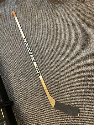 RON FRANCIS PITTSBURGH PENGUINS GAME USED WHITE LOUISVILLE TPS STICK UNCRACKED - Image 1 of 4