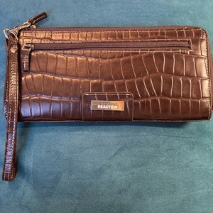 KENNETH COLE REACTION- Womens Croc. Embossed Leather Logo Clutch Wristlet Wallet - Picture 1 of 10