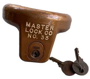 Vintage Master Lock Co. Trailer Coupler Lock No. 33 2 keys - Picture 1 of 7