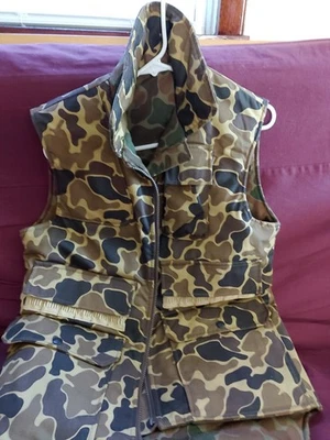 Mens USA MADE Vintage Reversible Small Woolrich Tan Camo Hunting Vest - Image 1 of 4