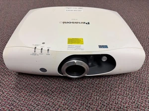 Panasonic RW330 (PT-RW330U) LED/laser DLP Projector - Afbeelding 1 van 6