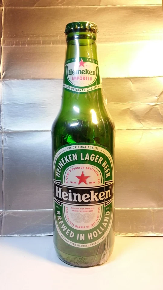 большая светло-зеленая бутылка Heineken реклама 2000-х - Изображение 1 из 1