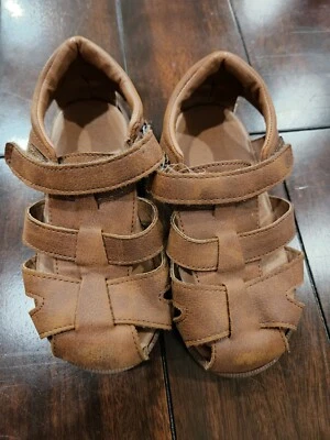 Sandalias de vestir Stride Rite marrón para niño pequeño talla 9 Foto 1 de 4