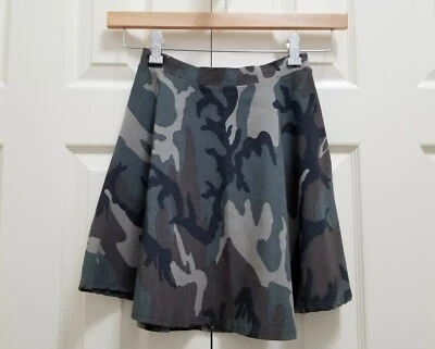 Mini-saia feminina soprano cintura alta fit & flare skatista stretch camuflagem flutuante P - Imagem 1 de 4