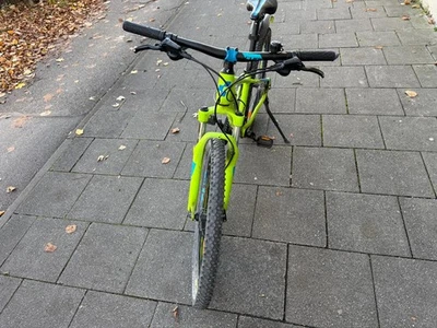 Cube Fahrrad Modell Acid 260 26 Zoll Mountainbike Farbe grün und blau - Bild 1 von 4