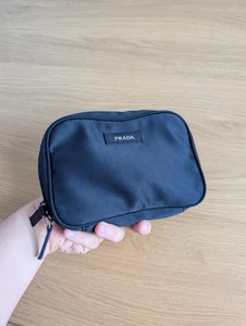 Autentica pochette cosmetica PRADA nylon tessuto logo blu navy tessuto - Foto 1 di 6