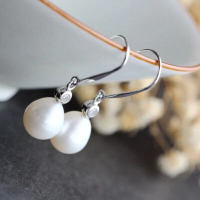 B06 Discreto Orecchini Acqua Dolce Perla Bianco Argento Sterling 925 e Zirconi - Immagine 1 di 4