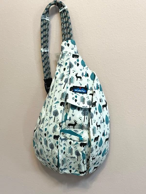 Bolso Bandolera KAVU Cuerda ~ Acogedor Den 🦊🌲🐻🌲🐿 Foto 1 de 4