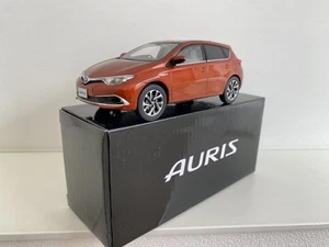 1:30 Toyota Auris Hybrid ultimo modello campione di colore 4R8 arancione metallizzato CHN - Foto 1 di 8