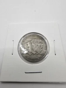 1984 Dominican Republic 25 Centavos Mirabal Sisters - Picture 1 of 2
