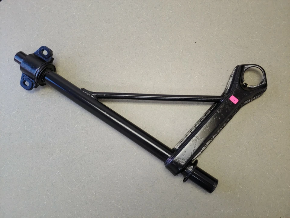 NICE USED ORIGINAL GENUINE PORSCHE 914 1.7 1970 PASSENGERS CONTROL ARM NLA 1 - Image 1 of 4