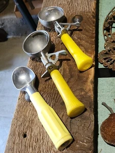 Vintage ICE CREAM SCOOP S (3) Yellow Handle Bonny Pregressus Vintage - Picture 1 of 7