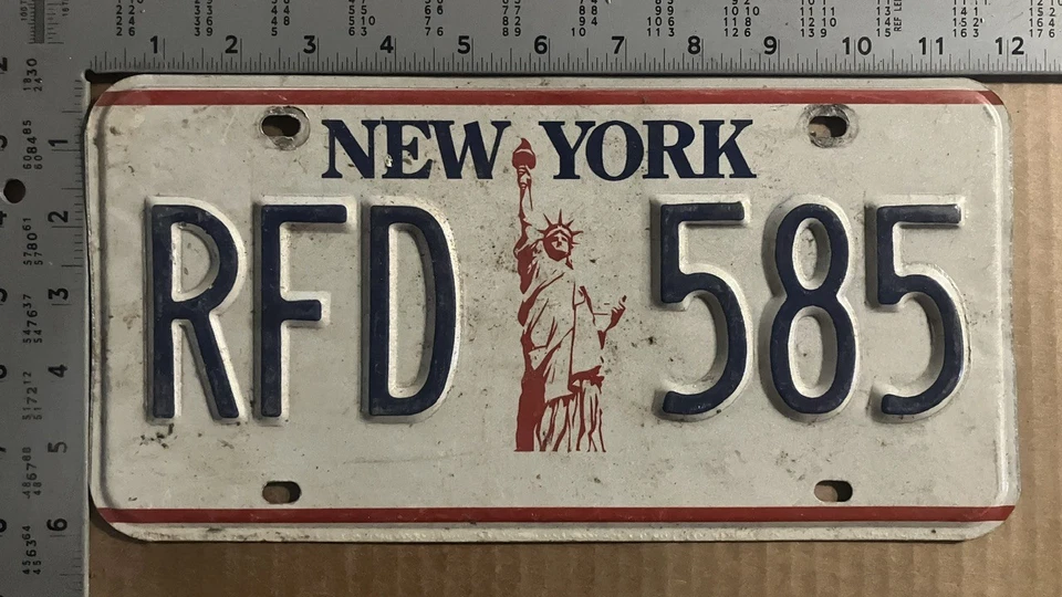 1986 New York license plate RFD 585 Statue of Liberty 21519 - Image 1 of 1