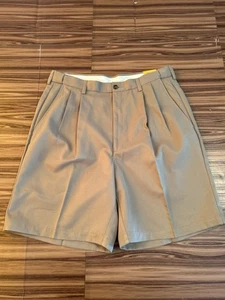 Haggar Cool 18 Pro Shorts Mens 34W Beige Pleated Quick Dry Golf NWT - Picture 1 of 5