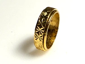 Ring Gold Metal Diamond Cut Floral Motif Spinner Band Size P1/2 - Picture 1 of 7