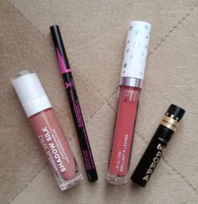 Lote Wet N Wild Fantasy Makers Sombra de ojos líquida Brillo de labios Rímel Maquillaje Cosmético Foto 1 de 4