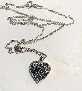 Marcasite Heart Pendant on a Sterling silver Chain Necklace - Imagen 1 de 5