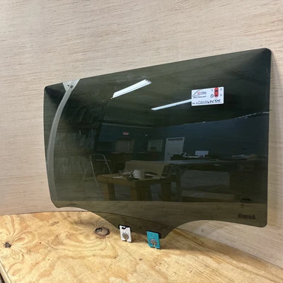 2017- 2024 CHRYSLER PACIFICA REAR LEFT DRIVER SIDE SLIDING DOOR GLASS DD12694YPY - Image 1 of 4