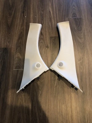 2011 日产立方体内部装饰面板(一对)R + L 挡风玻璃柱中性,OE — 第 1/4 张图片