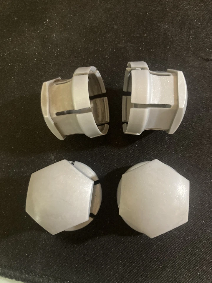 Комплект из 4 серебристых зажимных болтов для колес Volvo от оригинального производителя S60/80 V60/70 XC60/70/90 - Изображение 1 из 1