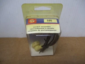 STANDARD LICENSE PLATE SOCKET ASSEMBLY S95 - Picture 1 of 3