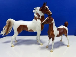 Breyer Chubasco and Caravelle 2006 Limited Edition Chestnut Pinto Saddlebreds - Bild 1 von 18